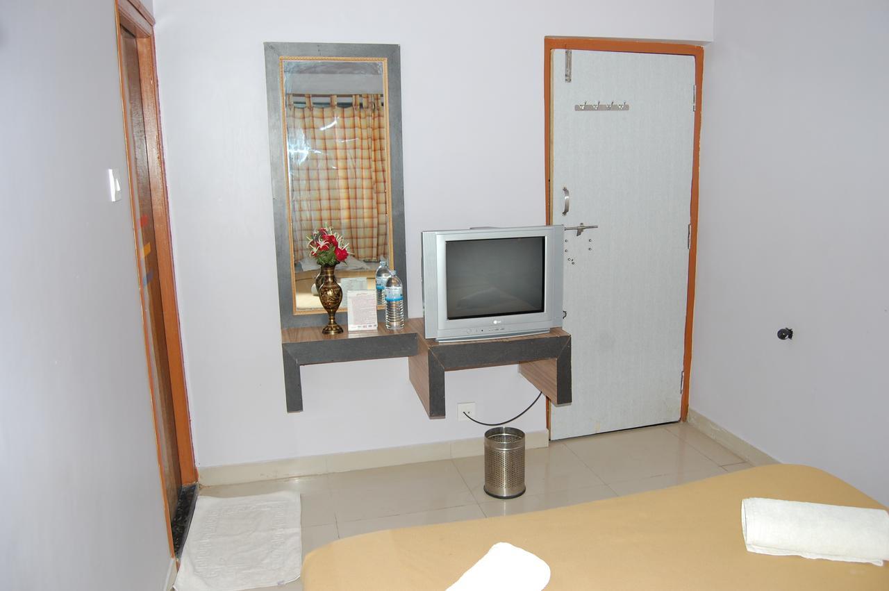 Hotel Utsav Ширді Екстер'єр фото