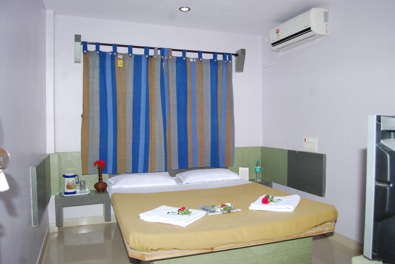 Hotel Utsav Ширді Екстер'єр фото
