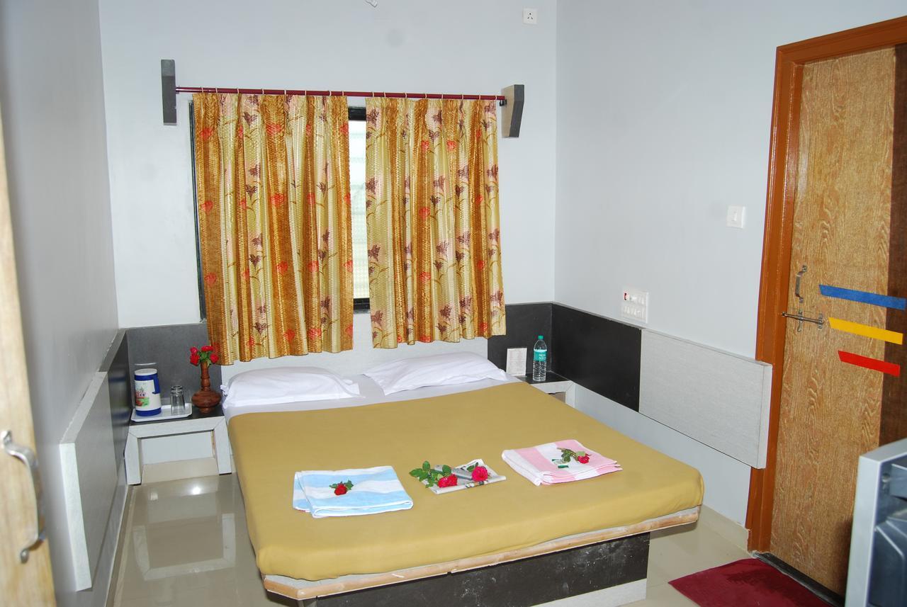 Hotel Utsav Ширді Екстер'єр фото