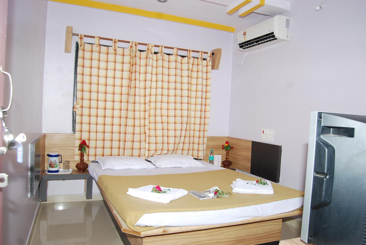 Hotel Utsav Ширді Екстер'єр фото